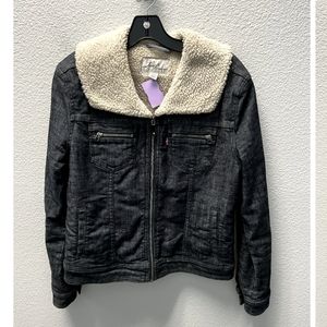 - Levi's 80's Vintage Sherpa Trucker Jean Jacket Size M